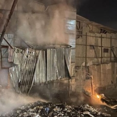 İstanbul'da plastik geri dönüşüm atölyesinde yangın
