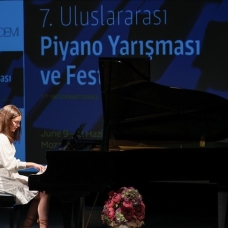 İzmir'de 7. Uluslararası Piyano Yarışması ve Festivali başladı