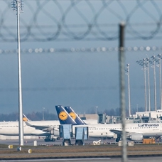 Lufthansa, uyarı grevi nedeniyle binden fazla uçuşu iptal etti
