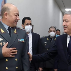 Bakan Akar, Özbekistan Savunma Bakanı Kurbanov ile bir telefon görüşmesi gerçekleştirdi