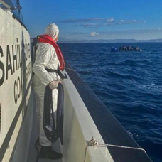 Ayvalık açıklarında 28 düzensiz göçmen kurtarıldı