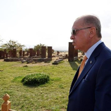 Başkan Erdoğan, Ahlat'ta Selçuklu mezarlığını ziyaret etti