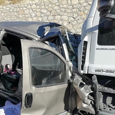 Malatya'da tırla hafif ticari araç çarpıştı, 6 kişi hayatını kaybetti