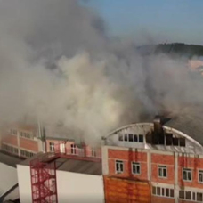 Sultanbeyli'de tencere imalathanesinde yangın: Müdahale ediliyor