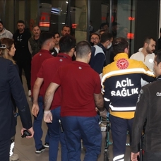 İstanbul'da tedavileri süren maden ocağı patlamasında yaralananların yakınları hastanede bekliyor