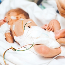 Prematüre bebeklerde körlük riski olur