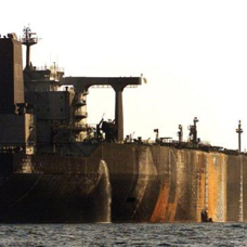 Endonezya'da mahsur kalan petrol gemisinin kurtarılması 1 ay sürebilir