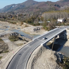 Bartın'daki selde yıkılanın yerine inşa edilen köprü ulaşıma açıldı