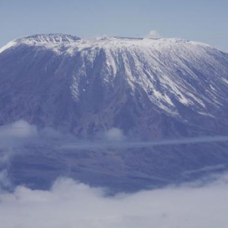 Afrika'nın en yüksek dağı Kilimanjaro'nun zirvesi internet ile dünyaya bağlandı