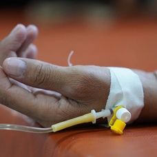 Yemen'in Taiz kentindeki en büyük devlet hastanesi yakıt krizi nedeniyle hizmet dışı kaldı