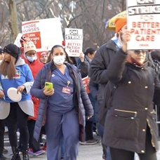 New York'taki iki hastane önünde 7 binden fazla hemşire grev yaptı