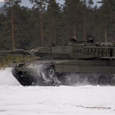 Almanya, Polonya'nın "izin almadan" Ukrayna'ya Leopard tankı vermesinin yasa dışı olacağını açıkladı