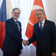 Bakan Akar, Çekya Başbakanı Fiala ile görüştü