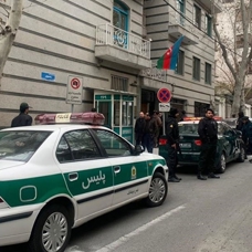 İran'da Azerbaycan Büyükelçiliğine silahlı saldırı