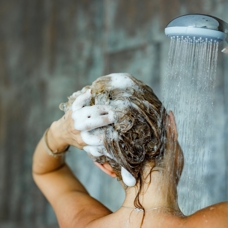 Saçları korumak için şampuan parabensiz, sülfatsız olmalı