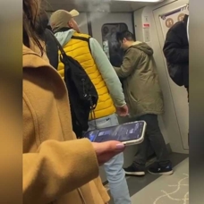 Sigara içince metrodan indirildi