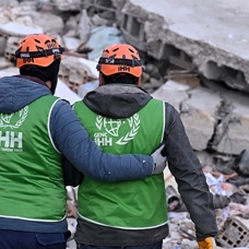 İHH, 3 bin 359 kişilik ekibiyle deprem bölgelerinde