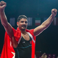 Milli güreşçi Taha Akgül, Mısır'da altın madalya kazandı