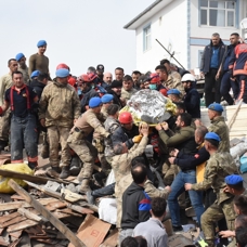 Malatya'daki 5,6'lık depremde can kaybı 2 oldu: 32 kişi kurtarıldı, 140 yaralı