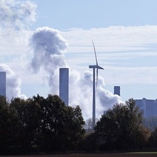 Temiz enerji, karbon emisyonlarında "korkulan" artışı baskıladı
