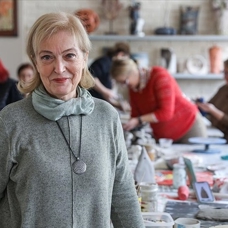 Türk sanatçı, Avrupa Uluslararası Kadınların Liderliği Ödülü'nü depremzedeler için alacak