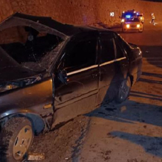 Bitlis'te otomobil duvara çarptı: 4 yaralı