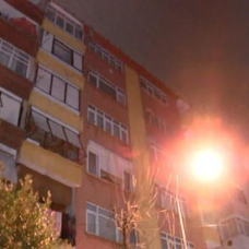 İstanbul'da kömürlüğü çöken 7 katlı bina tahliye edildi