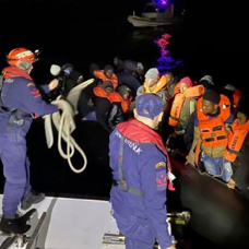 İzmir açıklarında 90 göçmen yakalandı, 20 düzensiz göçmen kurtarıldı