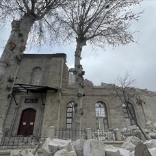 Kaderi depremlerle örülen "Teze Cami" asrın felaketine dayanamadı