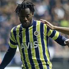 Fenerbahçeli oyuncu Batshuayi'nin sol uyluk kasında tendon yırtığı tespit edildi