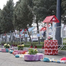 Depremzede çocuklar sokakları renklendirdi