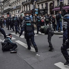 Fransa'daki gösterilerde keyfi gözaltılara ilişkin yaklaşık 100 şikayette bulunuldu