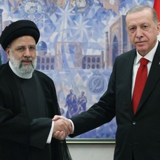 Başkan Erdoğan, İran Cumhurbaşkanı Reisi ile görüştü