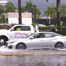Florida'da şiddetli yağış: Okullar ve bir havalimanı kapandı