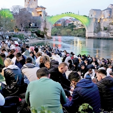 Mostar Köprüsü'nde 1300 kişilik iftar