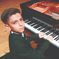 Piyanonun dahi çocuğu Mozart Yarışması'nda birinci oldu