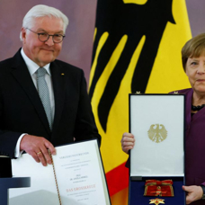 Eski Almanya Başbakanı Angela Merkel'e üstün hizmet ödülü verildi