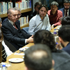 Başkan Erdoğan, Üsküdar'da gençlerle sohbet etti