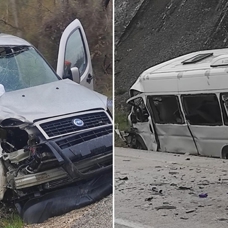 Ankara'da işçi servisi ile hafif ticari aracın çarpıştığı kazada 2 kişi hayatını kaybetti, 17 kişi yaralandı