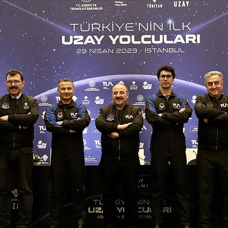 Bakan Varank Türkiye'nin ilk uzay yolcuları ile bir araya geldi
