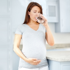 Hamilelikte bol su tüketmek önemli