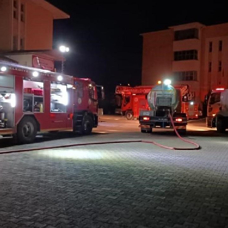 Sancaktepe'de ev yangını: 6 kişi dumandan etkilendi