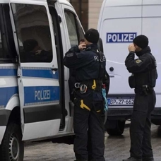 Alman polisi Sabah Avrupa gazetesinin ofisini bastı, iki gazeteciyi gözaltına aldı