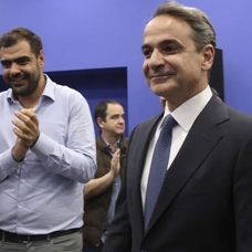Yunanistan'da dünkü seçimin galibi Miçotakis, hükümet kurma görevini iade etti