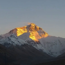 Çinli araştırma ekibi, Everest Dağı'nın zirvesine ulaştı