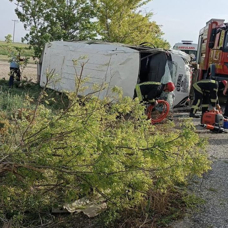 Karaman'da tarım işçilerini taşıyan minibüs devrildi: 16 yaralı