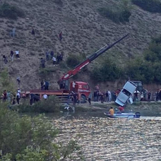 Sinop'ta gölete düşen otomobildeki genç hayatını kaybetti