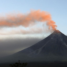 Filipinler'de Mayon yanardağı çevresinde alarm seviyesi yükseltildi