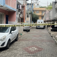 İzmir'de bir evde yabancı uyruklu 4 kişinin cesedi bulundu