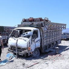 Rus savaş uçakları İdlib'de sebze halini vurdu: 9 ölü 30 yaralı